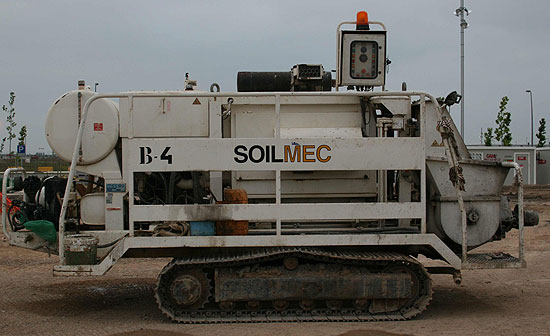 Bomba estacionaria de hormig&oacute;n Soilmec Mecbo P6.80 usada para maquinaria CFA. Maquinaria usada para cimentaciones especiales