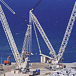 Gr&uacute;a sobre orugas Liebherr LR11350 de segunda mano con capacidad de carga de m&aacute;s de 100 toneladas