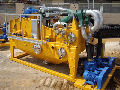 MODEL&CO, fabricante de desarenadores de lodos de doble ciclonado MD350D para obras de cimentaciones especiales. Fabricante de maquinaria de tratamiento de lodos