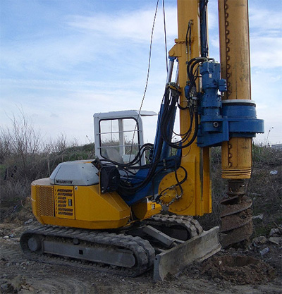MODEL&CO, fabricante de equipo de pilotes perforados de rotación con Kelly RF4S para obras de cimentaciones especiales