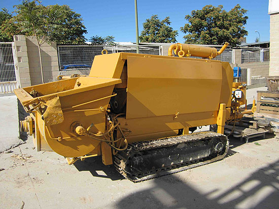 Second hand Putzmeister BSA 1406 D pump for concrete. Used engineering foundation equipment worldwide