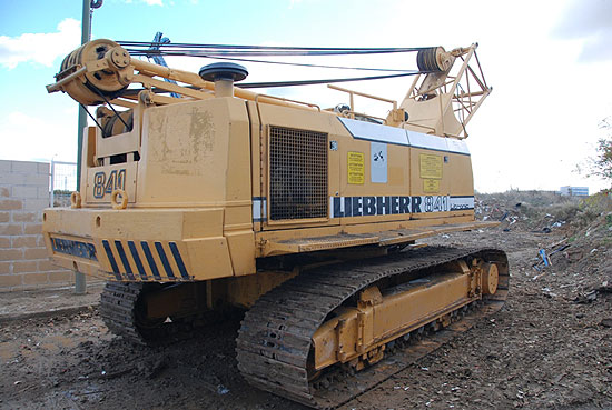 Used Liebherr HS841HD  (year 1991) for rent and sale. used crawler rope excavators with high line pull for rent or sale