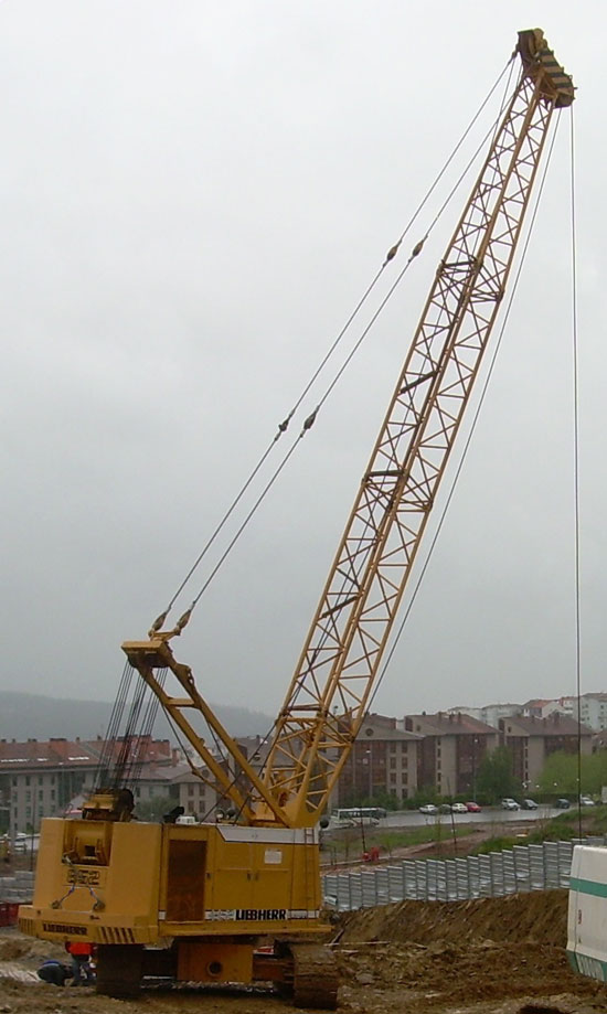 Used Liebherr HS852HD (1993) for rent and sale. Used crawler rope excavators with high line pull for rent or sale