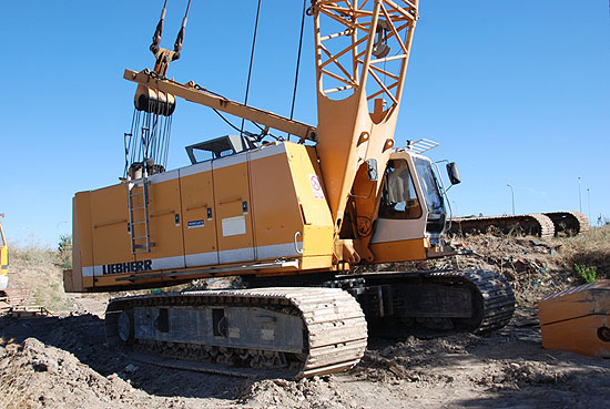 Used Liebherr HS873HD (2002) for rent and sale. Used crawler rope excavators with high line pull for rent or sale