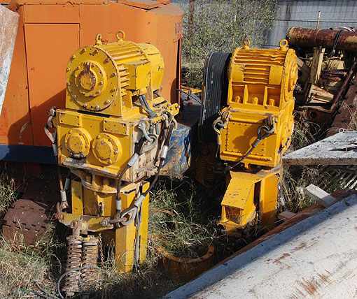 Second hand TOMEN VM2-5000 (Vibratory Hammer)  pile driver equipment. Used engineering foundation equipment worldwide