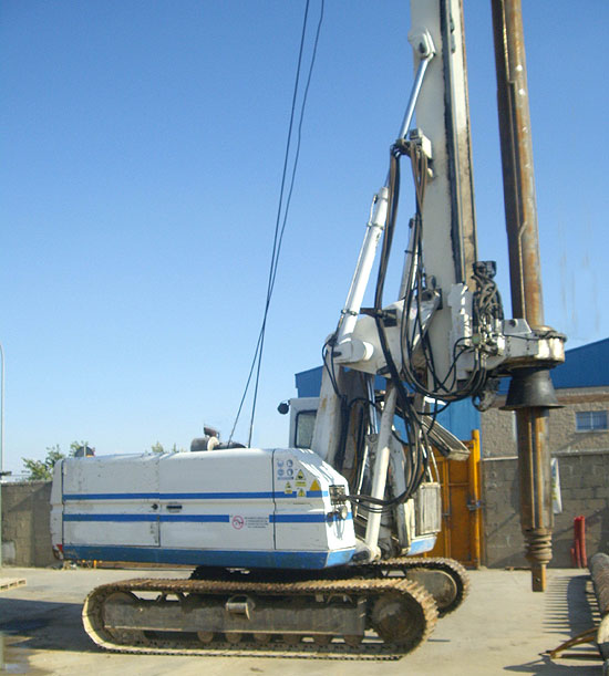 Second hand Soilmec R208 pile rig machine. Used engineering foundation equipment for piling rigs for large diameter boring
